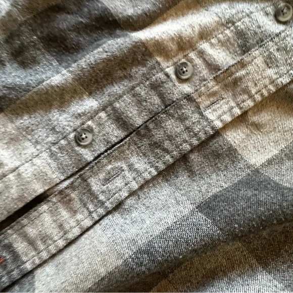 Weatherproof Vintage grey plaid long sleeve flannel button down shirt - Picture 4 of 14